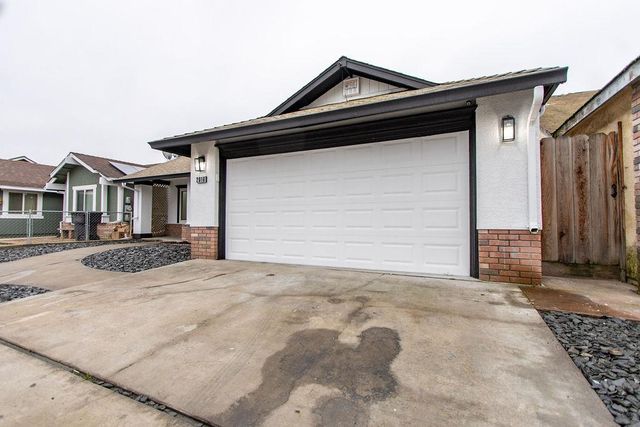 2016 Scotch Pine Dr, Modesto, CA 95351