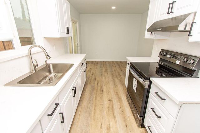 2016 Scotch Pine Dr, Modesto, CA 95351