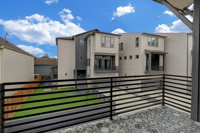 1537 W 24th Street A, Houston, TX 77008