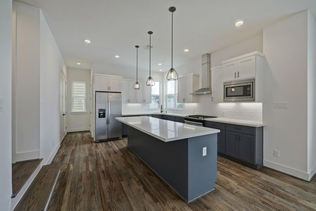 1537 W 24th Street A, Houston, TX 77008