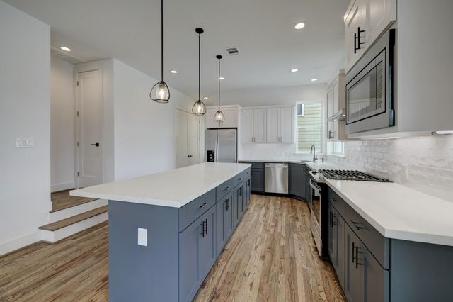 1537 W 24th Street A, Houston, TX 77008