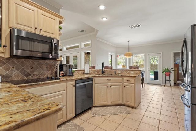 16687 Meadow Crest, Lindale, TX 75771