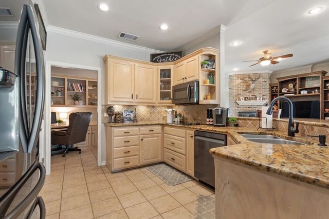 16687 Meadow Crest, Lindale, TX 75771