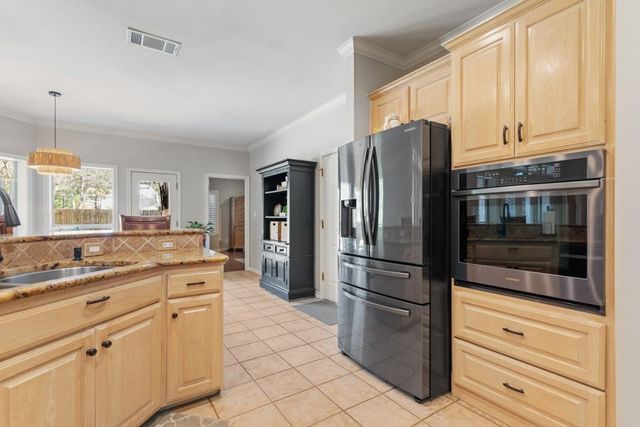 16687 Meadow Crest, Lindale, TX 75771