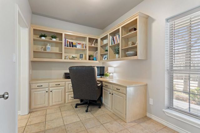 16687 Meadow Crest, Lindale, TX 75771