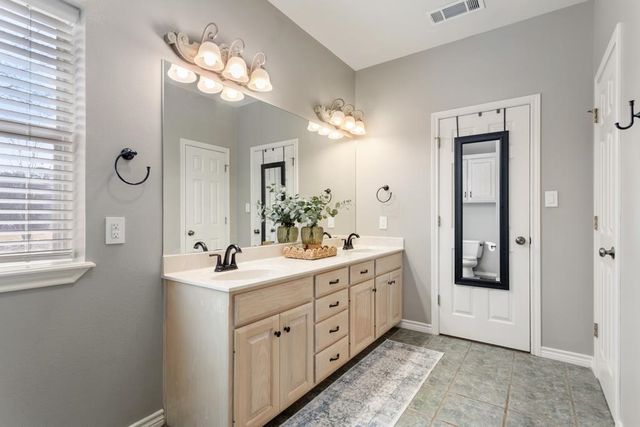 16687 Meadow Crest, Lindale, TX 75771