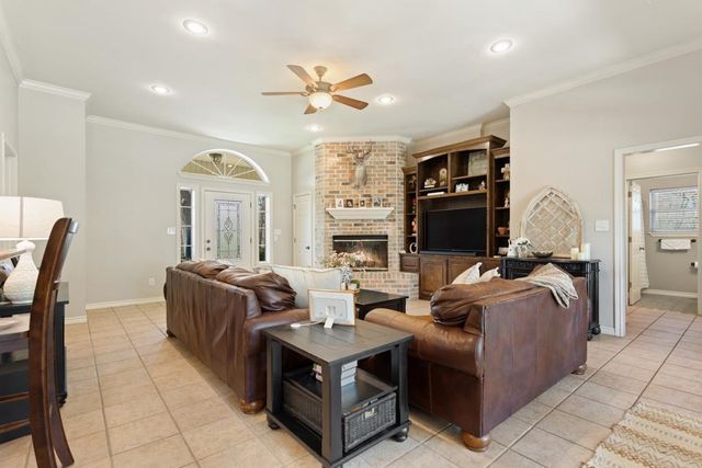 16687 Meadow Crest, Lindale, TX 75771