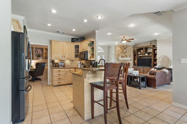 16687 Meadow Crest, Lindale, TX 75771