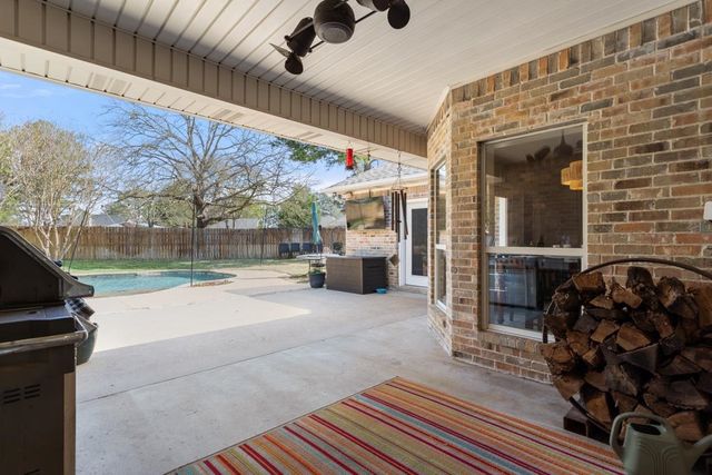 16687 Meadow Crest, Lindale, TX 75771