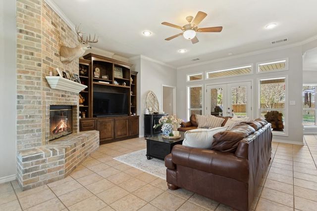 16687 Meadow Crest, Lindale, TX 75771