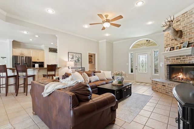 16687 Meadow Crest, Lindale, TX 75771