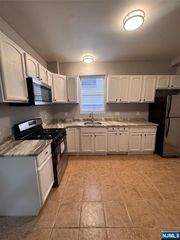 117 12th Street 1, Newark, NJ 07107