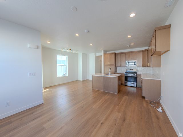 6654 W SKIP ROCK RD, South Jordan, UT 84009
