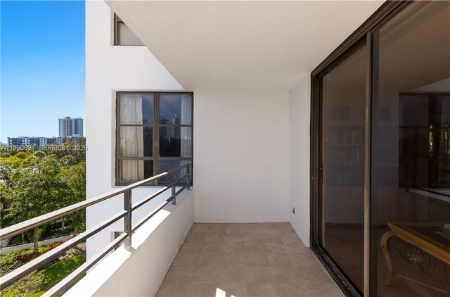 600 Three Islands Blvd 411, Hallandale Beach, FL 33009