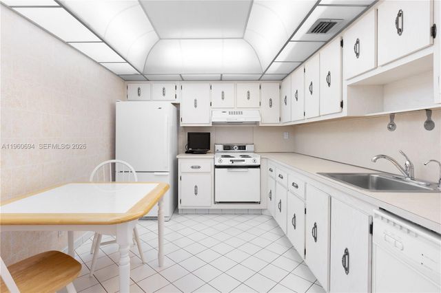 600 Three Islands Blvd 411, Hallandale Beach, FL 33009