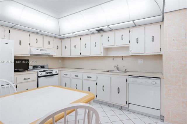 600 Three Islands Blvd 411, Hallandale Beach, FL 33009