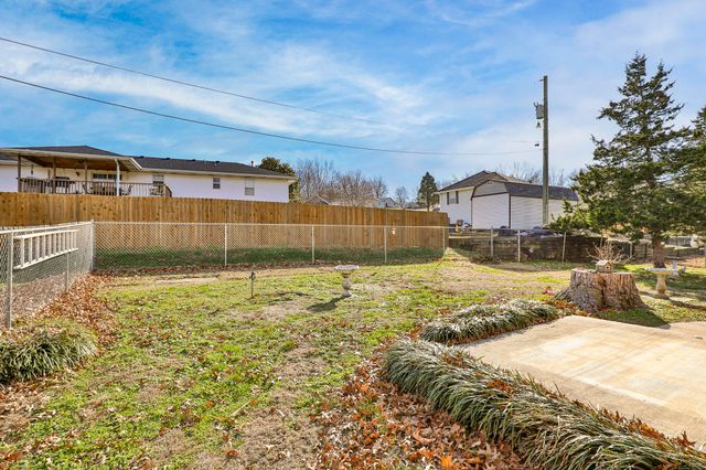 550 W Hubble Drive, Marshfield, MO 65706