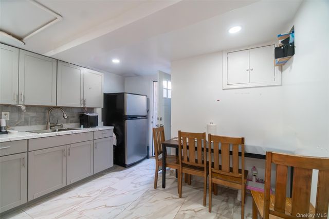 6 Linden Avenue, Hempstead, NY 11550