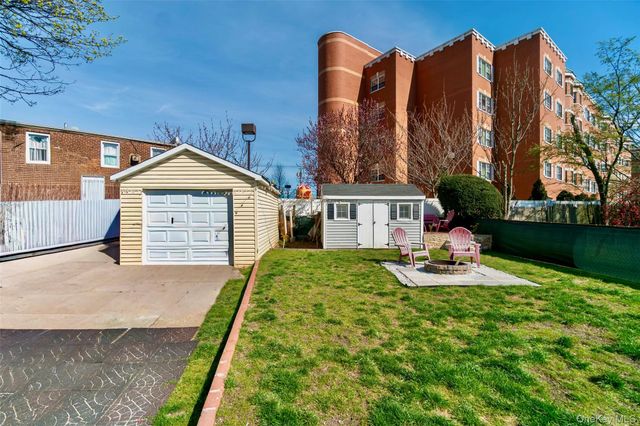 6 Linden Avenue, Hempstead, NY 11550