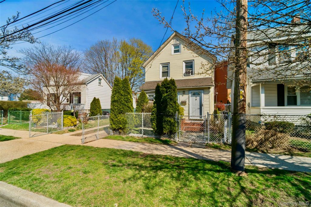 6 Linden Avenue, Hempstead, NY 11550
