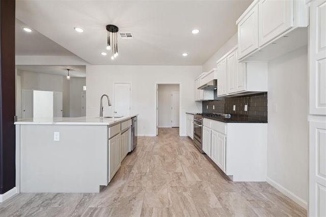 13500 Carlisle Crossing Drive, Yukon, OK 73099