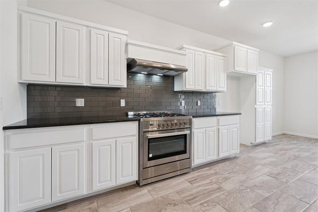 13500 Carlisle Crossing Drive, Yukon, OK 73099