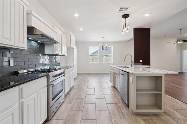 13500 Carlisle Crossing Drive, Yukon, OK 73099