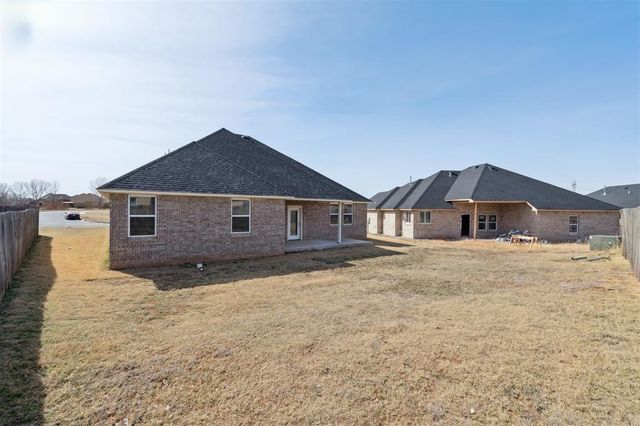 13500 Carlisle Crossing Drive, Yukon, OK 73099