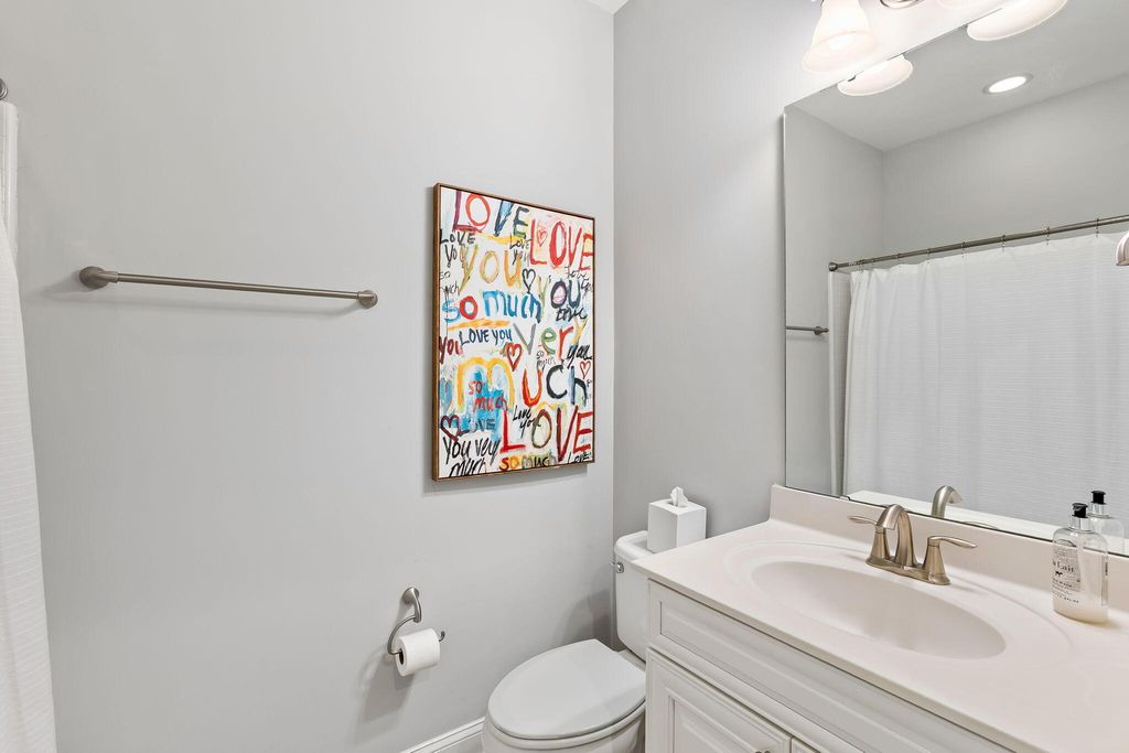 Image 13 of property listing at 1032 Bowman Woods Drive, Mount Pleasant, SC 29464