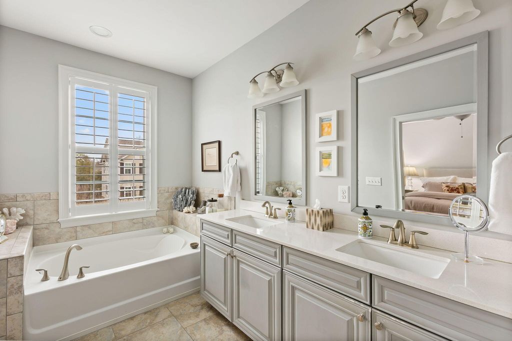 Image 16 of property listing at 1032 Bowman Woods Drive, Mount Pleasant, SC 29464