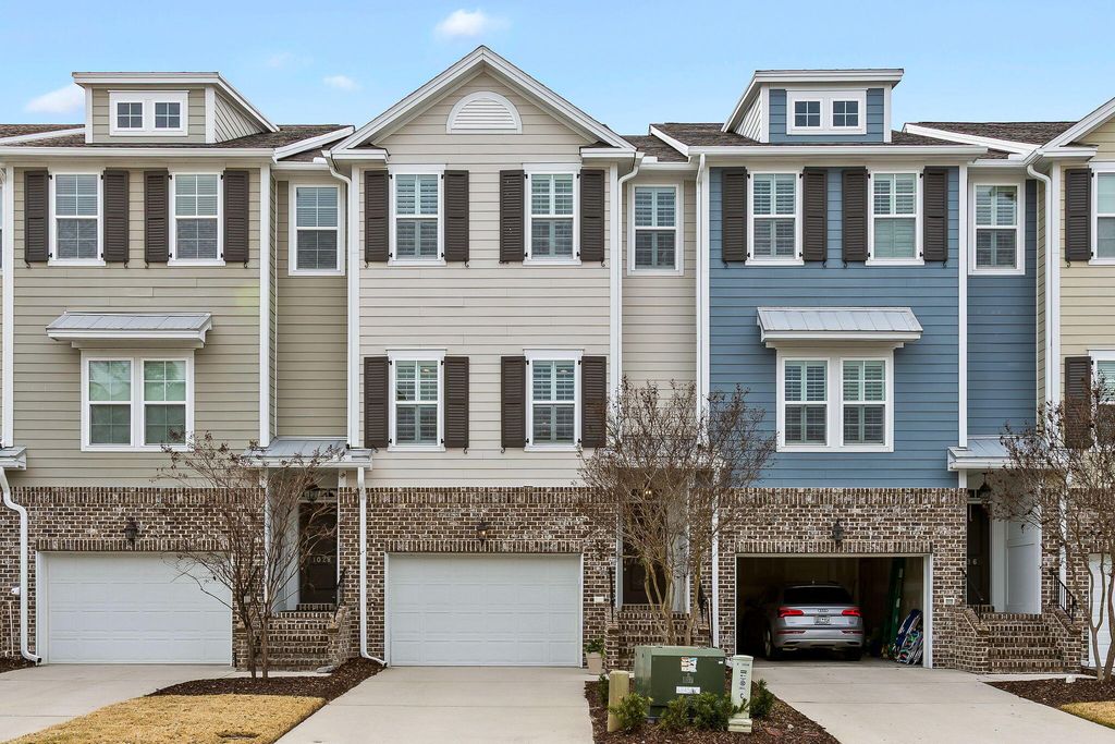 Image 21 of property listing at 1032 Bowman Woods Drive, Mount Pleasant, SC 29464