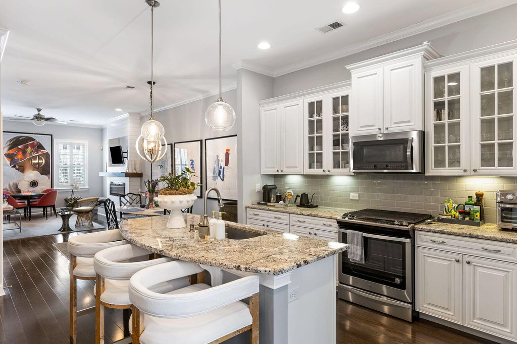 Image 6 of property listing at 1032 Bowman Woods Drive, Mount Pleasant, SC 29464