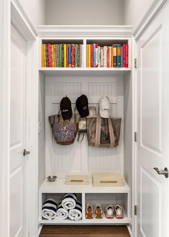 Image 7 of property listing at 1032 Bowman Woods Drive, Mount Pleasant, SC 29464