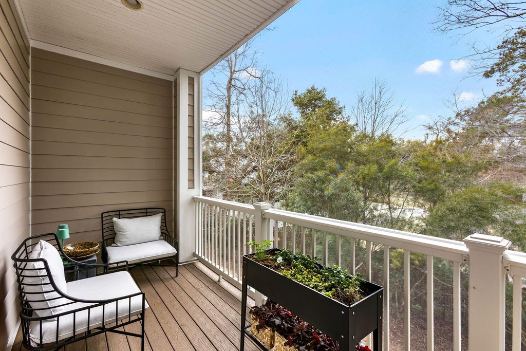 Image 9 of property listing at 1032 Bowman Woods Drive, Mount Pleasant, SC 29464