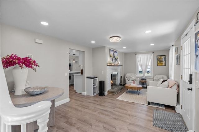 53 Baycliff Drive, Warwick, RI 02818