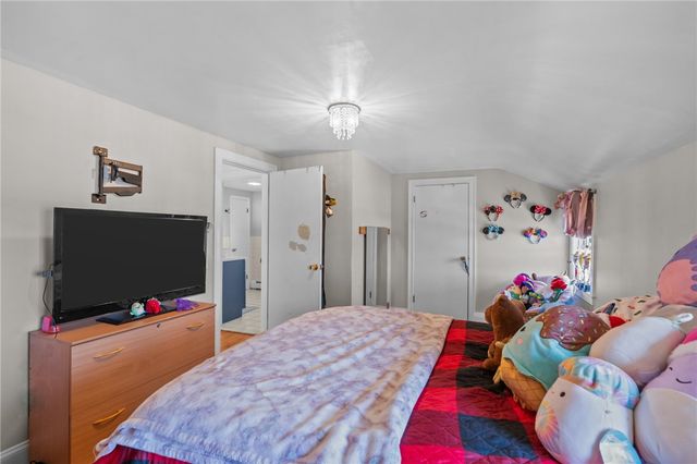 53 Baycliff Drive, Warwick, RI 02818