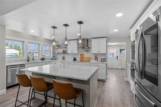 53 Baycliff Drive, Warwick, RI 02818