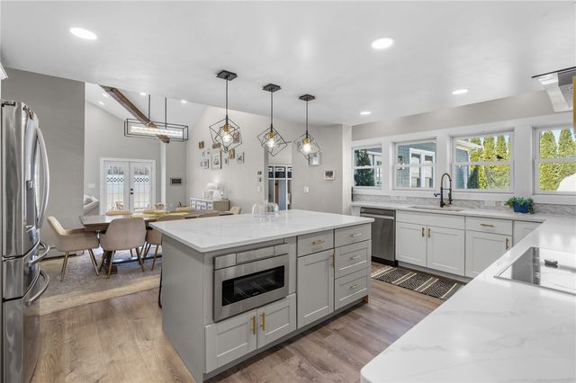 53 Baycliff Drive, Warwick, RI 02818