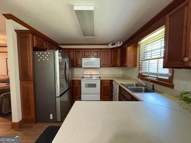 34 Golden Oaks Drive, Hartwell, GA 30643