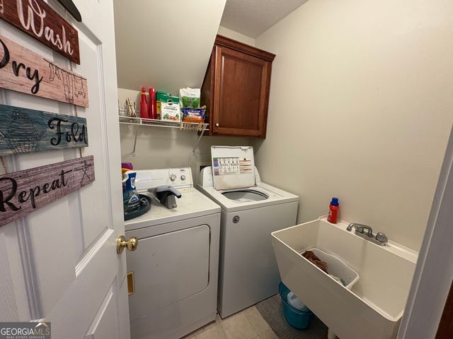 34 Golden Oaks Drive, Hartwell, GA 30643