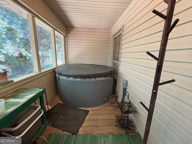 34 Golden Oaks Drive, Hartwell, GA 30643