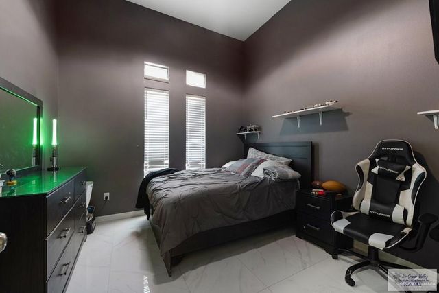 9129 Lake Charles Drive, Los Fresnos, TX 78566