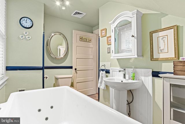 1 TERRACE HTS, Glen Rock, PA 17327