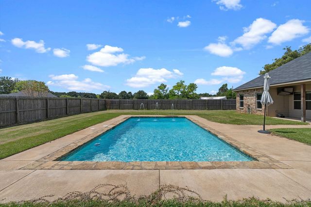 4542 Airport Dr, Kilgore, TX 75662