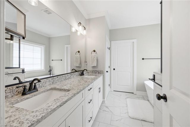 1778 Ramhurst Drive, Clemmons, NC 27012