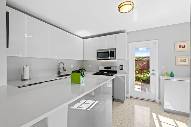 1175 Grant Street, Hollywood, FL 33019