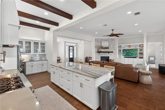 5830 Lago Vista Dr, Corpus Christi, TX 78414