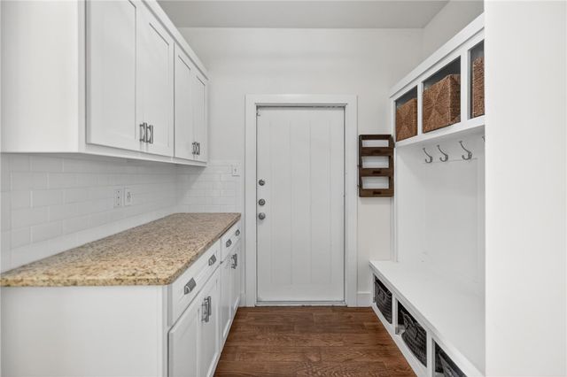 5830 Lago Vista Dr, Corpus Christi, TX 78414