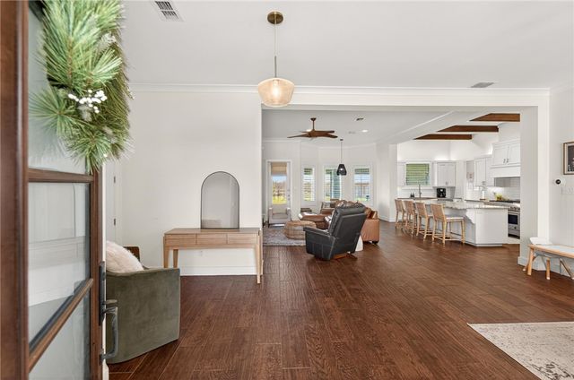 5830 Lago Vista Dr, Corpus Christi, TX 78414