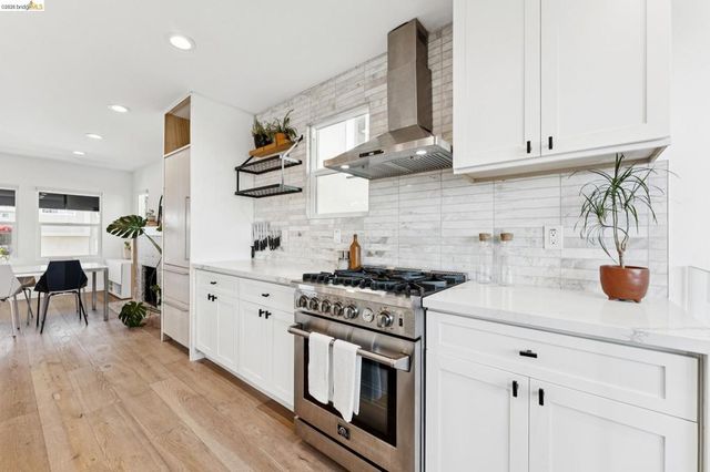 2444 Renwick St, Oakland, CA 94601
